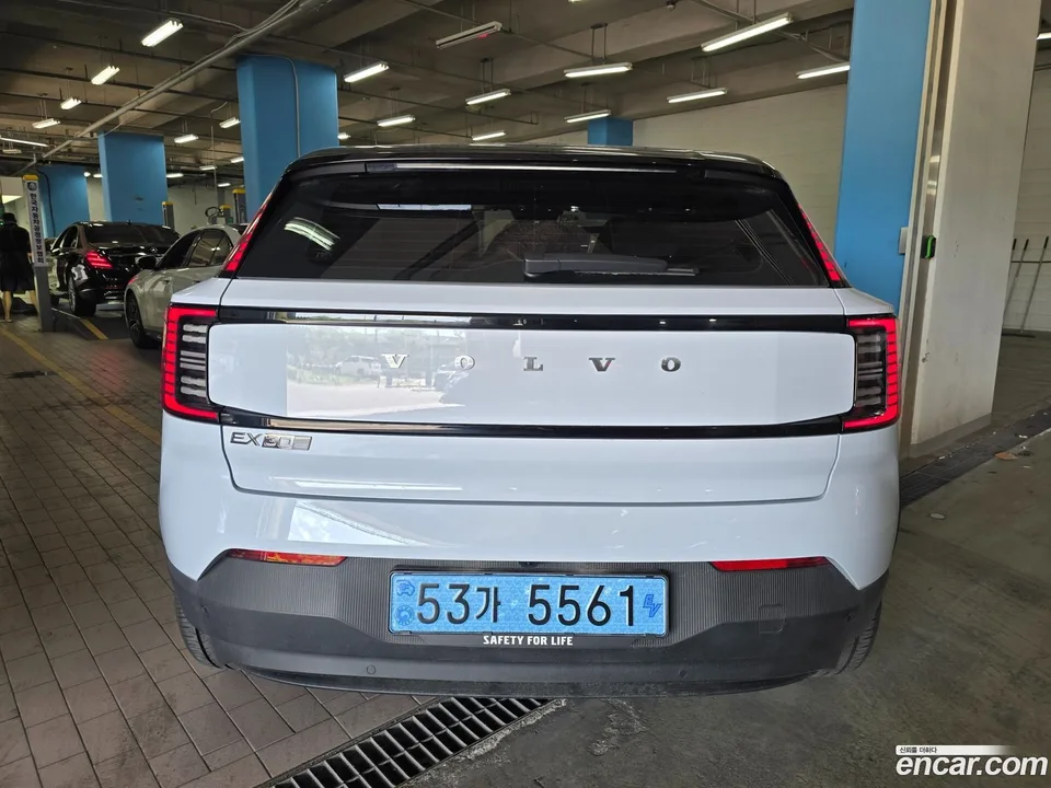 Volvo EX30 2025 — thumbnail 3