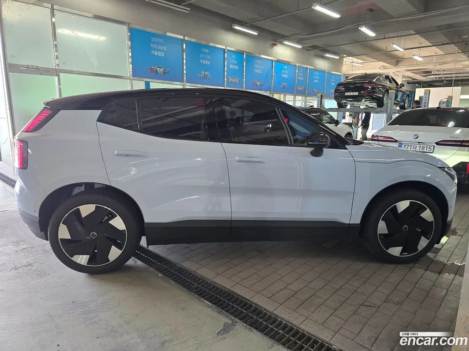 Volvo EX30 2025 — thumbnail 4