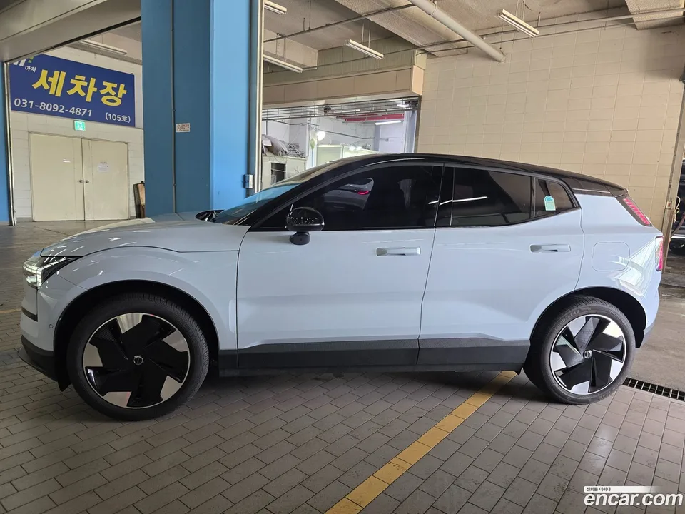 Volvo EX30 2025 — thumbnail 5