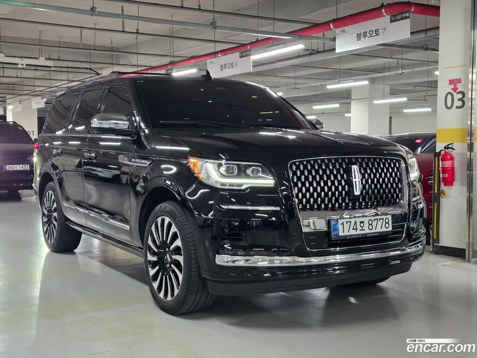 Lincoln Navigator 3.5L 2023 — thumbnail 3