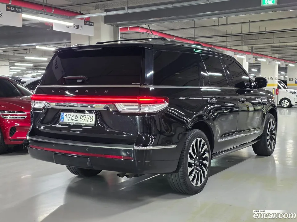 Lincoln Navigator 3.5L 2023 — thumbnail 4