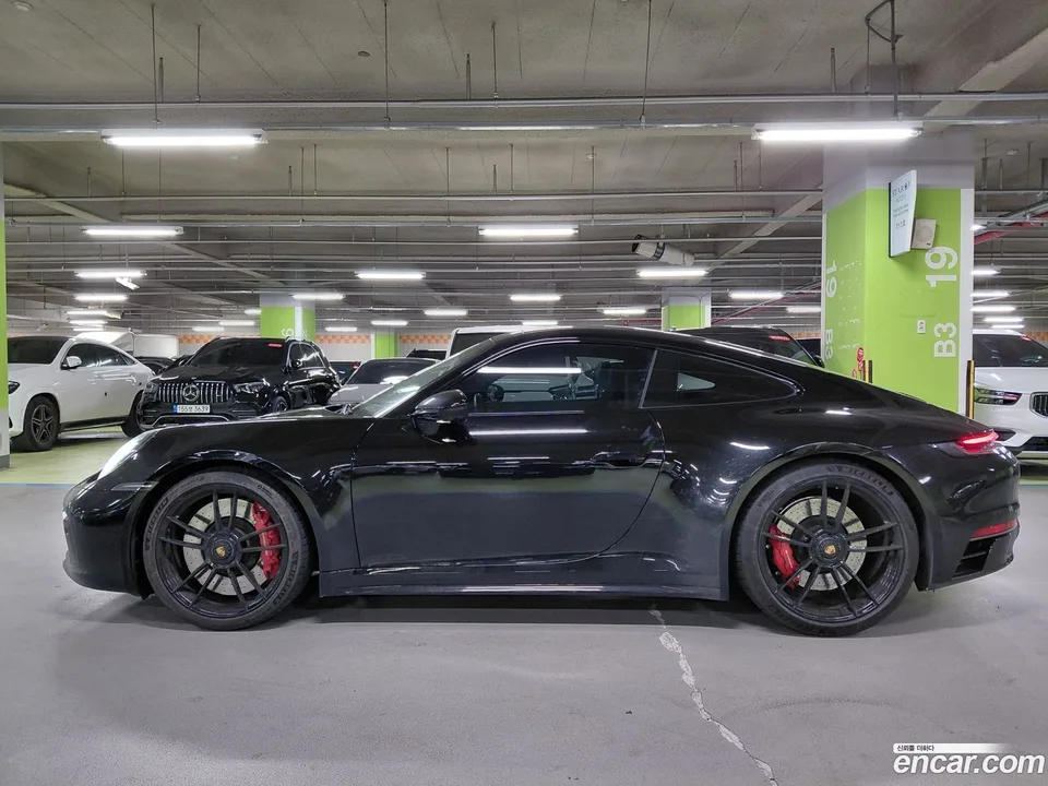 Porsche 911 (992) 4 GTS 2023 — миниатюра 2