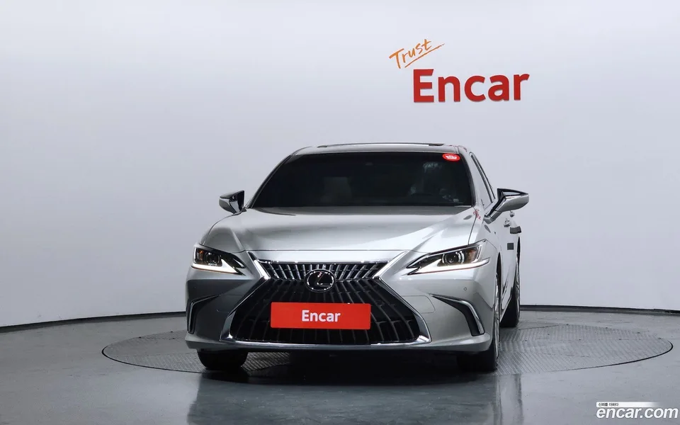 Lexus ES 300h 2022 — thumbnail 3
