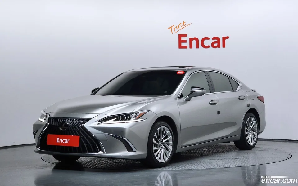 Lexus ES 300h 2022 — photo 1, buy with delivery to Moscow