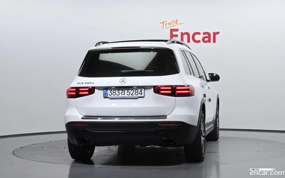 Mercedes-Benz GLB-Class GLB200 d 2024 — thumbnail 4