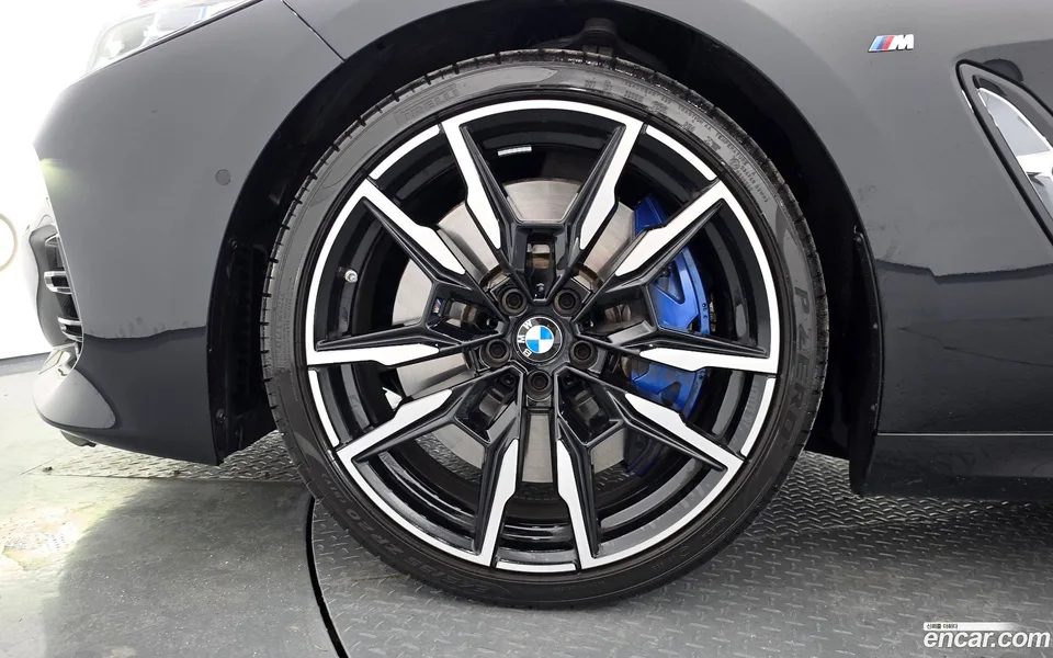 BMW 8 Series M850i xDrive 2024 — thumbnail 5