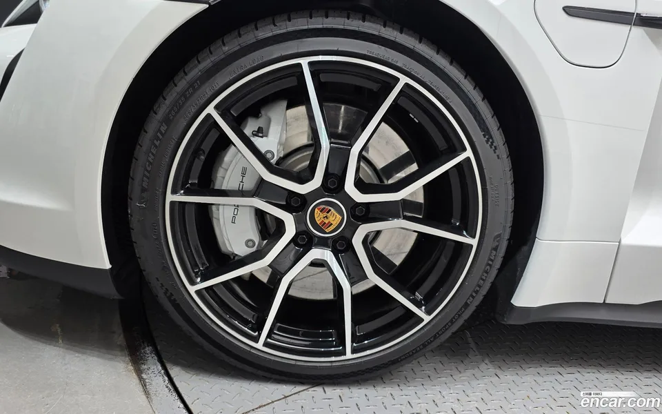 Porsche Taycan 4S 2024 — thumbnail 2