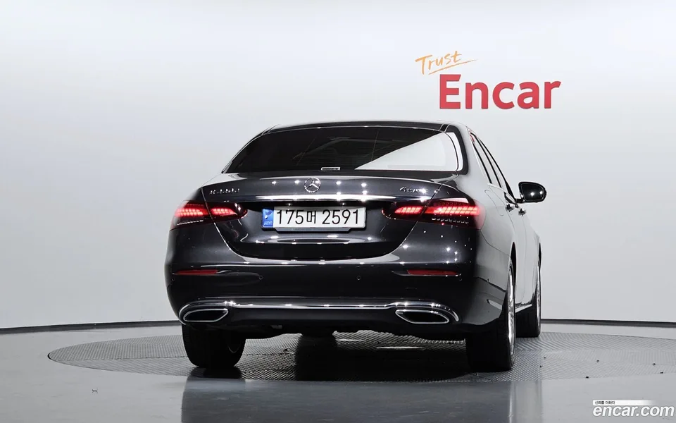 Mercedes-Benz E-Class E220d 4MATIC 2022 — thumbnail 4