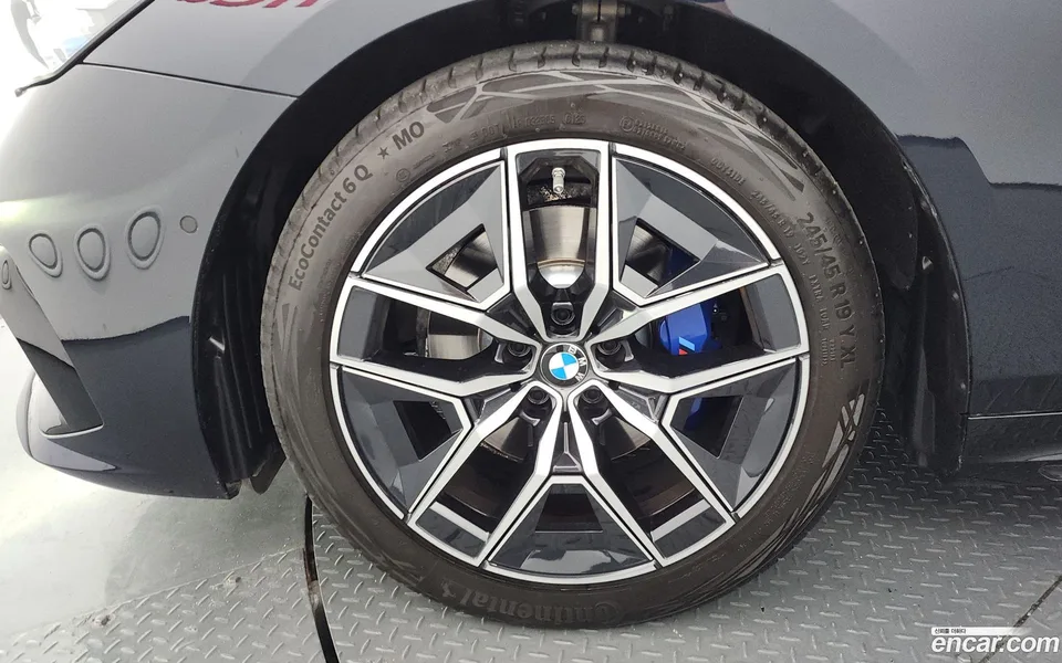 BMW 5 Series 520i M 2025 — thumbnail 2