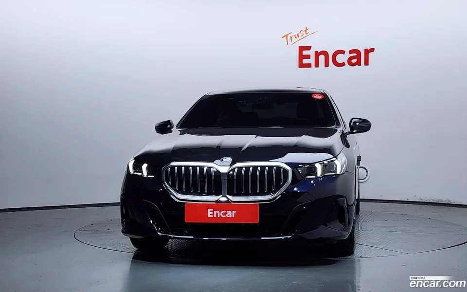 BMW 5 Series 520i M 2025 — thumbnail 3