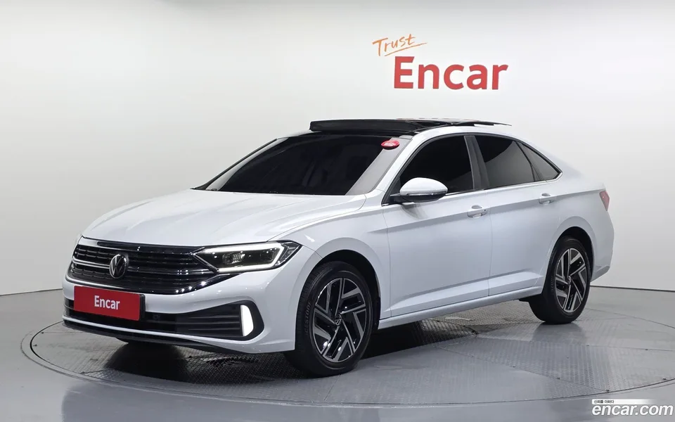 Volkswagen Jetta 1.5 TSI 2022 — photo 1, buy with delivery to Moscow