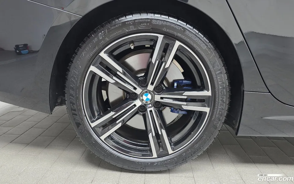 BMW 3 Series 320i M 2024 — thumbnail 5