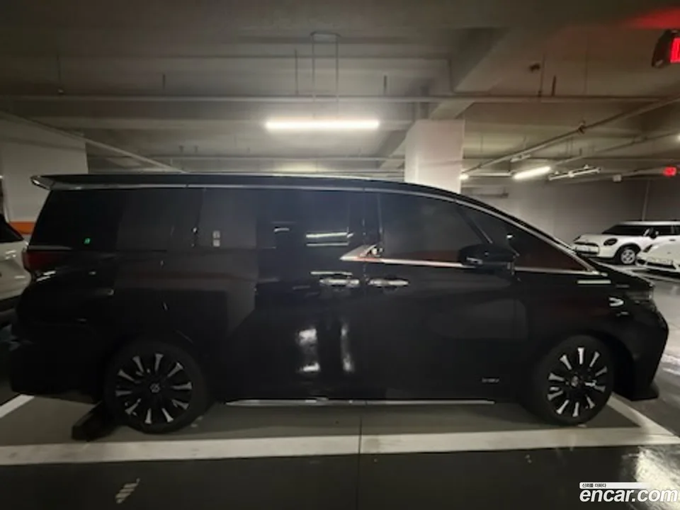 Toyota Alphard 2.5 HEV AWD 2025 — thumbnail 3