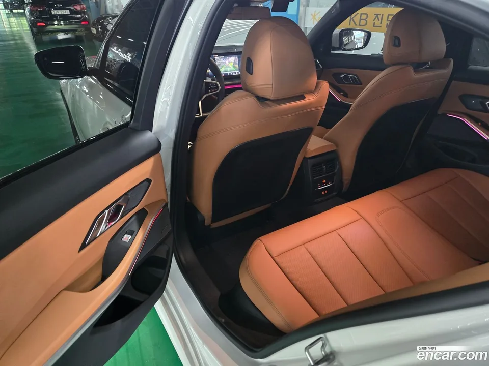BMW 3 Series 320i M 2024 — thumbnail 3