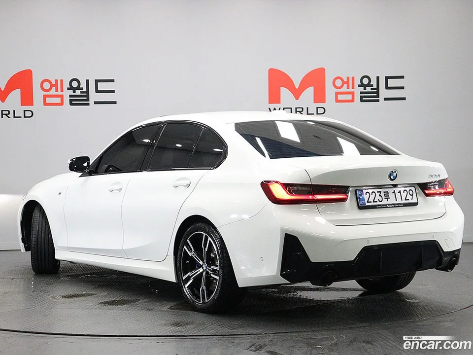 BMW 3 Series 320i M 2024 — thumbnail 4