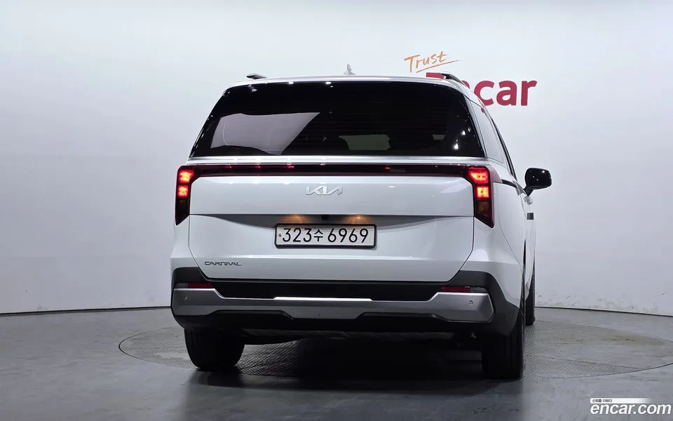 Kia Carnival 9 2024 — thumbnail 4