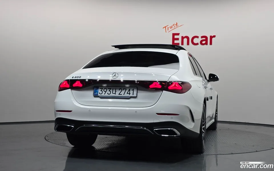 Mercedes-Benz E-Class E200 AMG Line 2026 — thumbnail 4