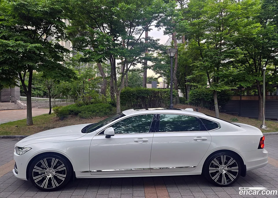 Volvo S90 B6 AWD 2025 — thumbnail 3