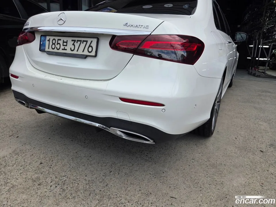 Mercedes-Benz E-Class E350 4MATIC AMG Line 2022 — thumbnail 2