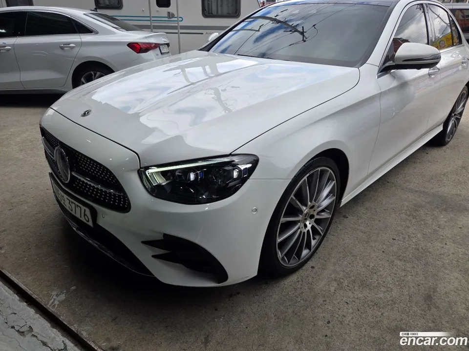 Mercedes-Benz E-Class E350 4MATIC AMG Line 2022 — thumbnail 4