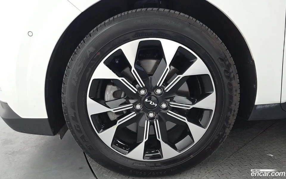 Kia Carnival 9 2023 — thumbnail 2