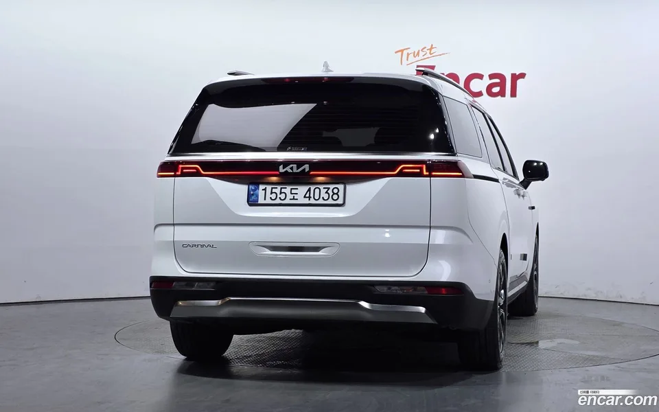 Kia Carnival 9 2023 — thumbnail 4