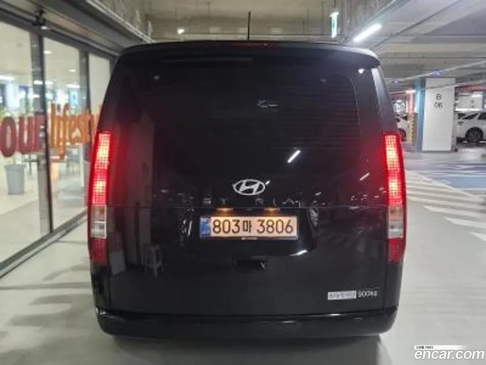 Hyundai Staria 3 2025 — thumbnail 2