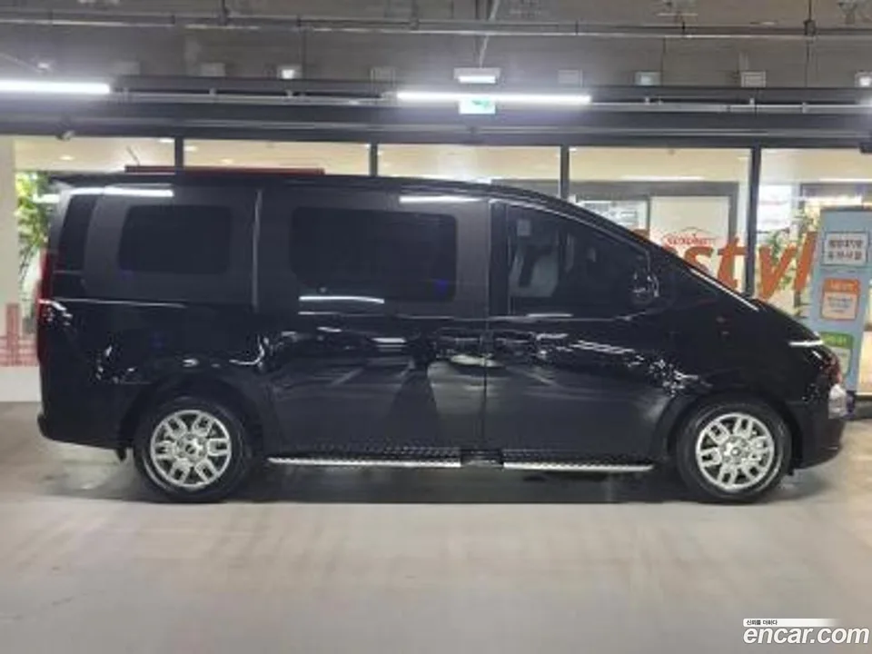 Hyundai Staria 3 2025 — thumbnail 3