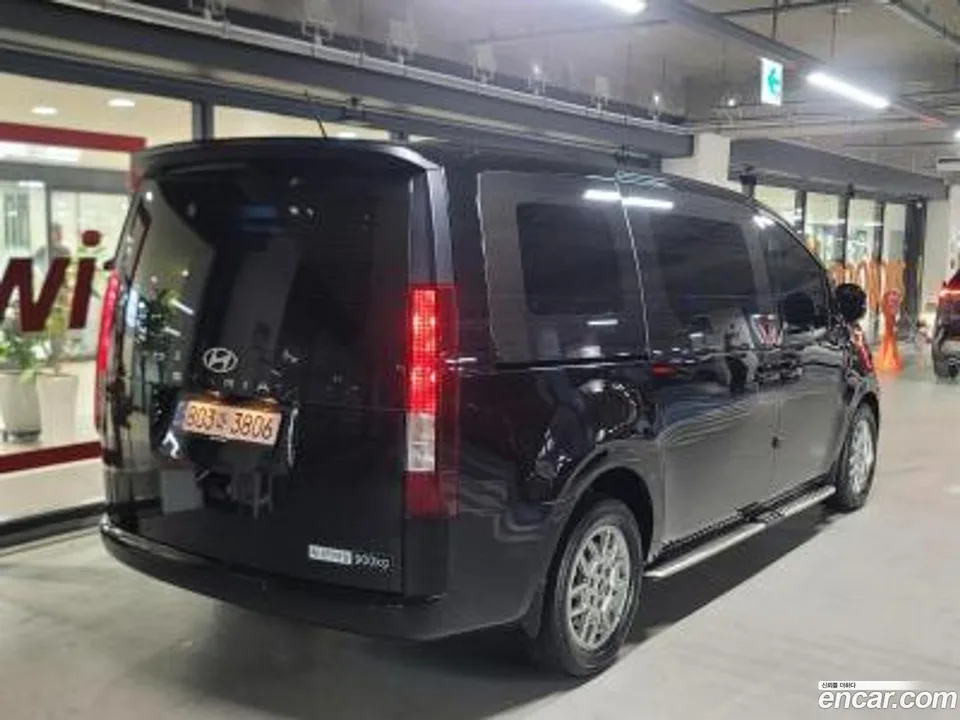 Hyundai Staria 3 2025 — thumbnail 4