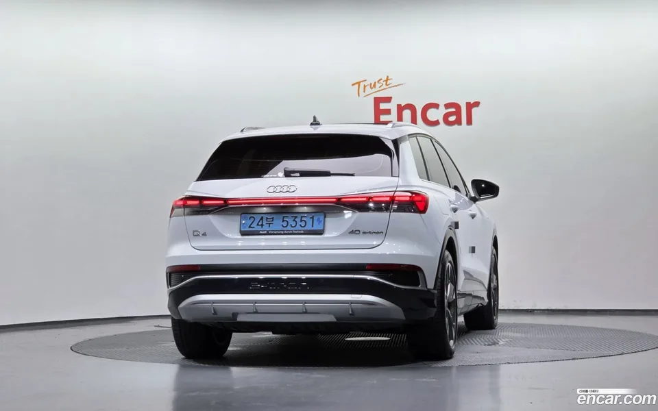 Audi Q4 e-tron 40 2022 — thumbnail 4