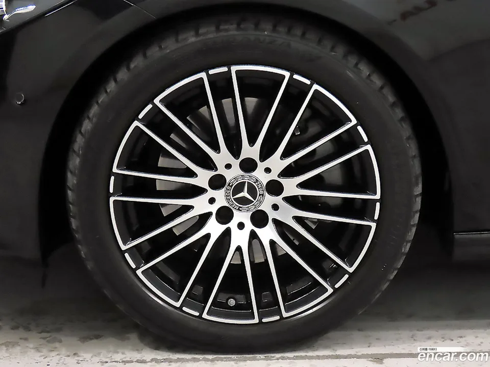 Mercedes-Benz C-Class C300 4MATIC 2023 — thumbnail 5
