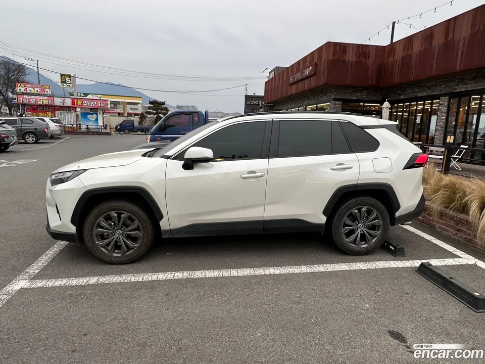 Toyota RAV4 2.5 2WD 2022 — thumbnail 3