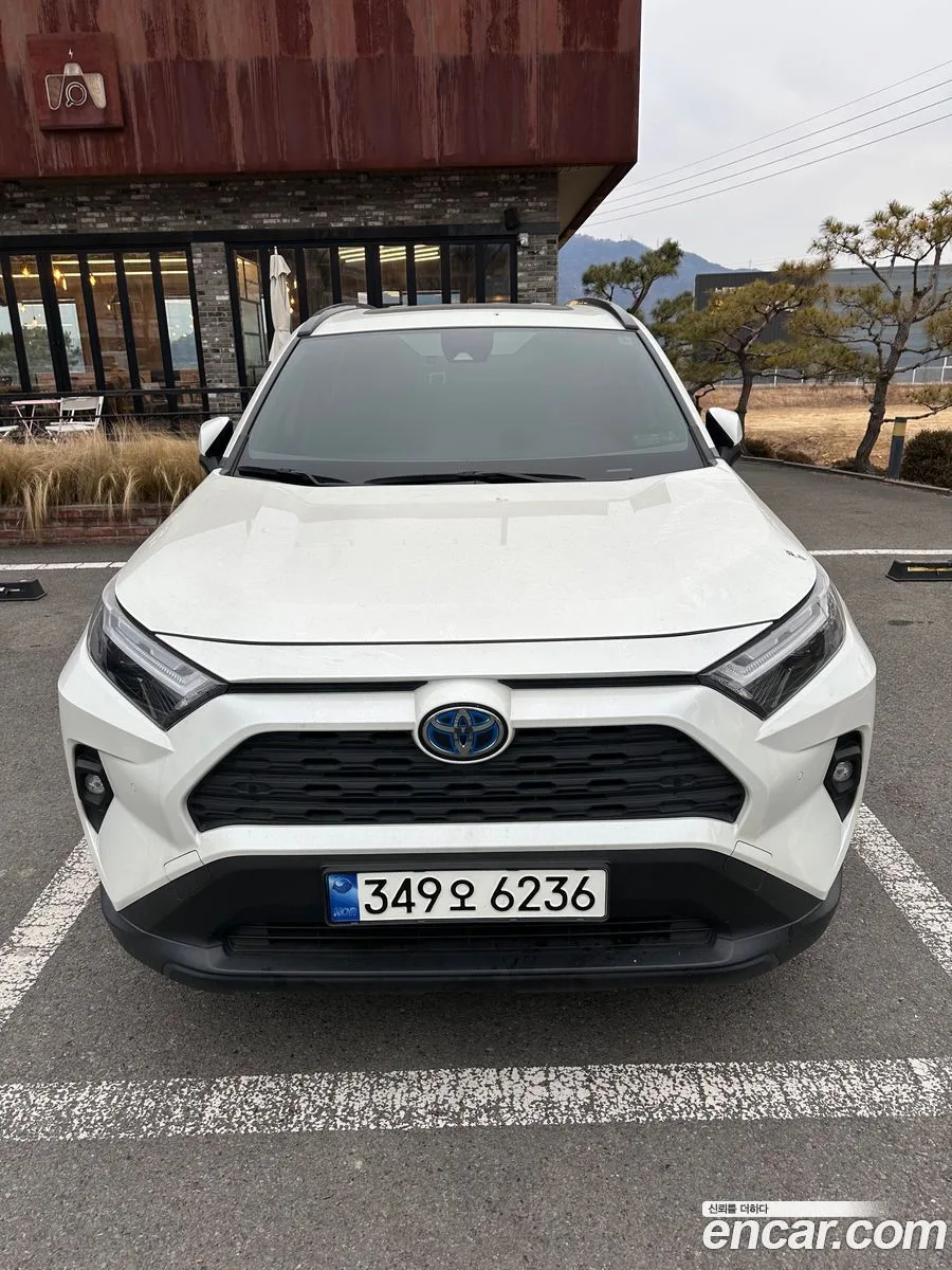 Toyota RAV4 2.5 2WD 2022 — photo 1, buy with delivery to Moscow