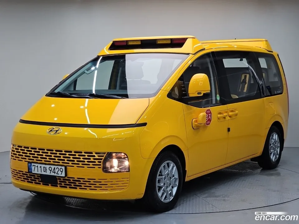 Hyundai Staria L3.5 2022 — photo 1, buy with delivery to Moscow