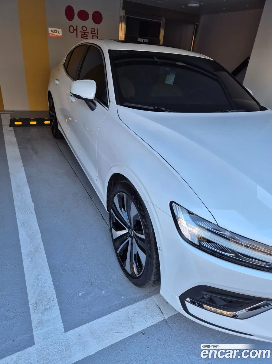 Volvo S60 B5 2023 — thumbnail 2