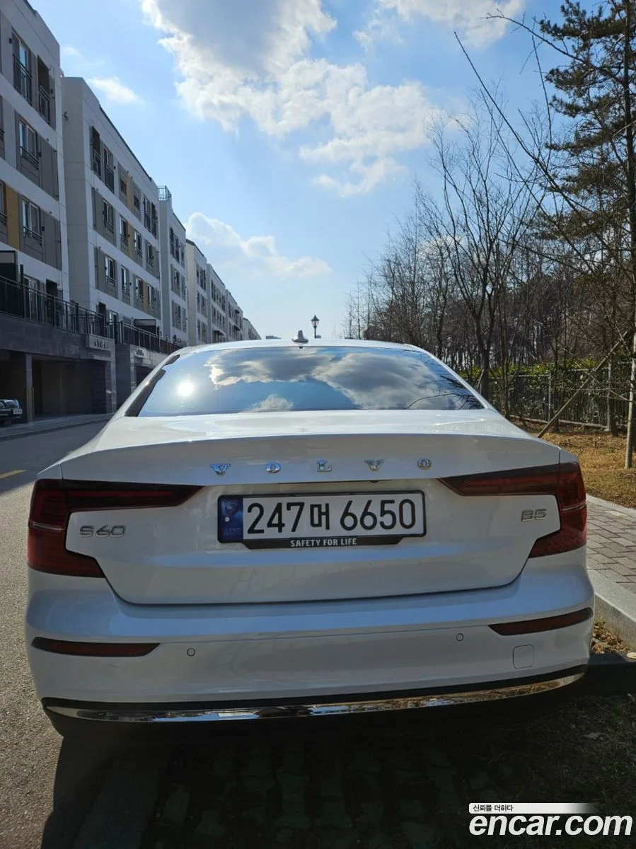 Volvo S60 B5 2023 — thumbnail 3