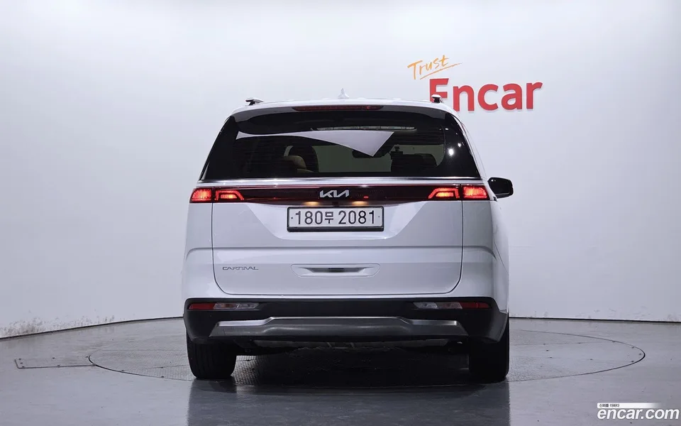Kia Carnival 9 2023 — thumbnail 4