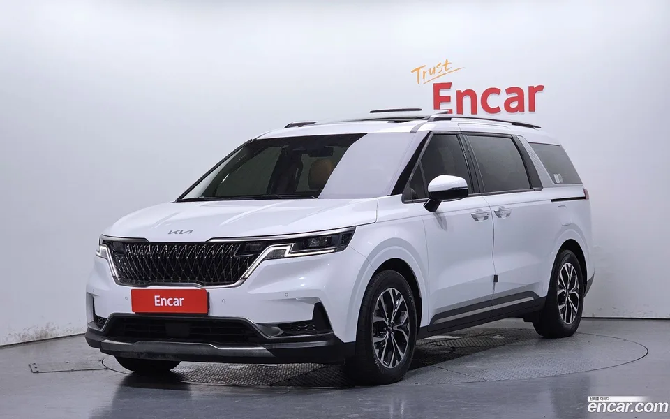 Kia Carnival 9 2023 — photo 1, buy with delivery to Moscow
