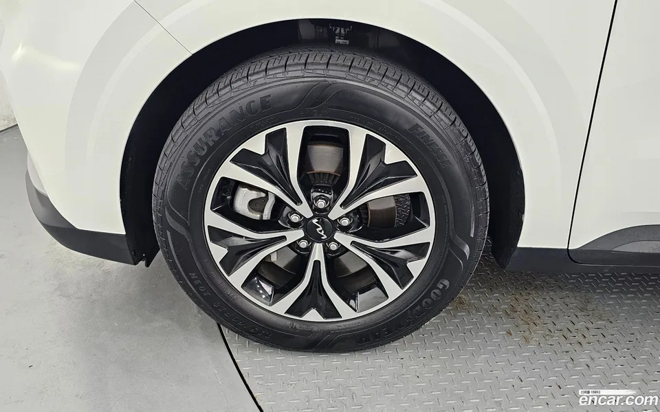 Kia Carnival 9 2023 — thumbnail 2