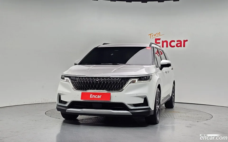 Kia Carnival 9 2023 — thumbnail 3