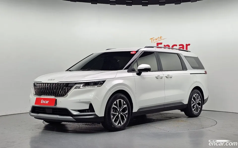 Kia Carnival 9 2023 — photo 1, buy with delivery to Moscow