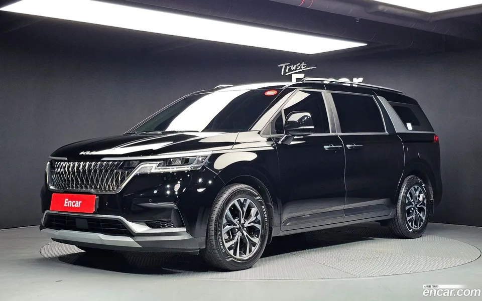 Kia Carnival 11 2022 — photo 1, buy with delivery to Moscow