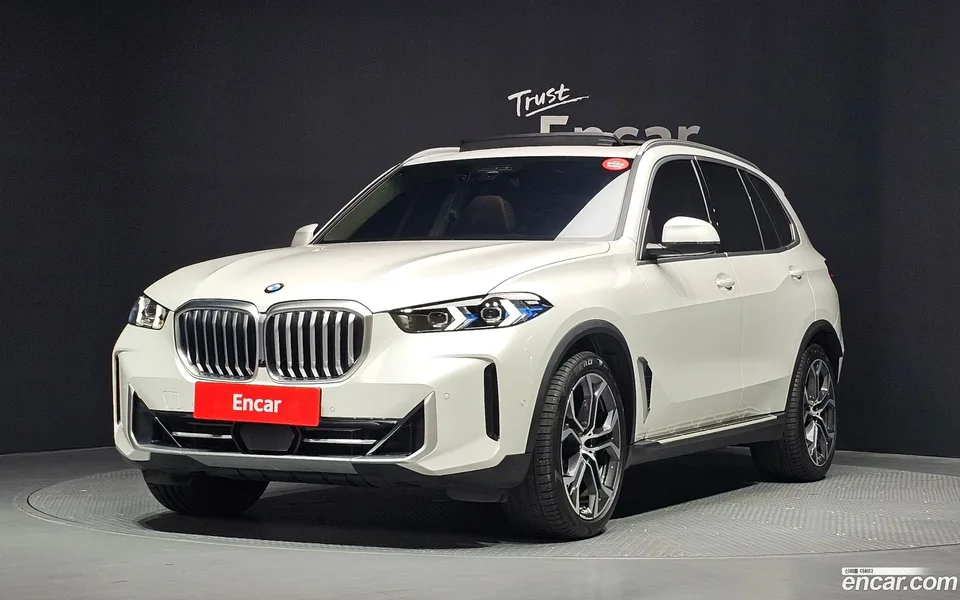 BMW X5 xDrive 40i xLine 2023 — photo 1, buy with delivery to Moscow