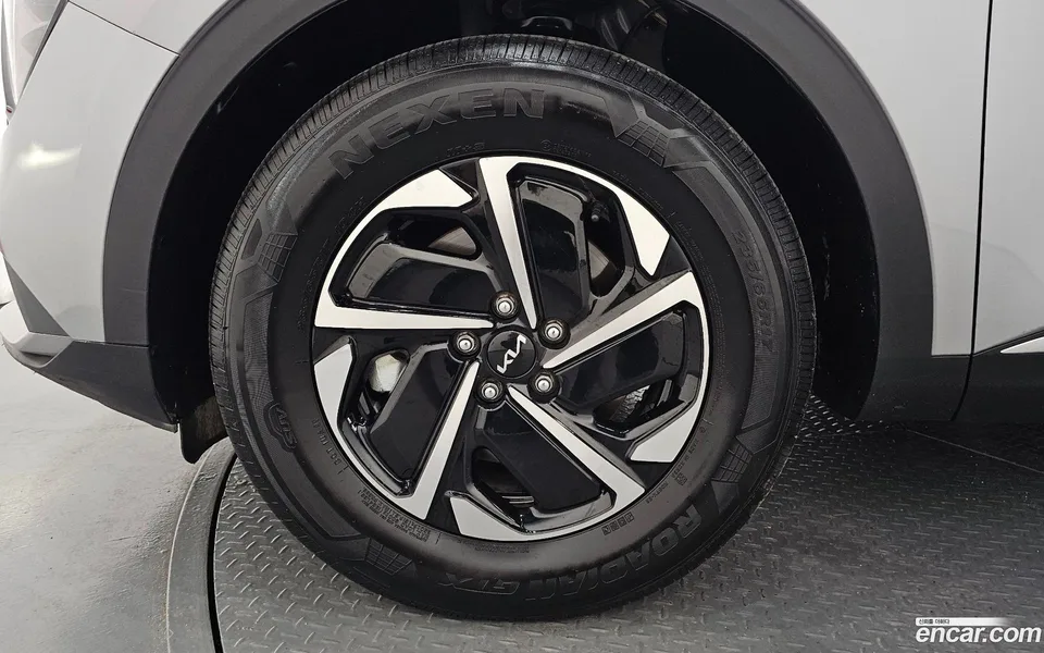 Kia Sportage Hybrid 4WD 2023 — thumbnail 2