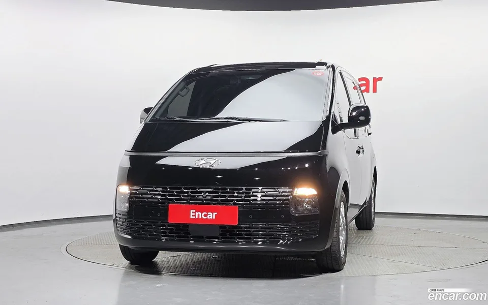 Hyundai Staria 3 2023 — thumbnail 3