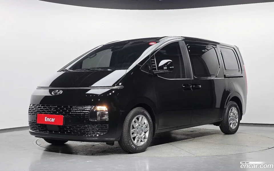 Hyundai Staria 3 2023 — photo 1, buy with delivery to Moscow