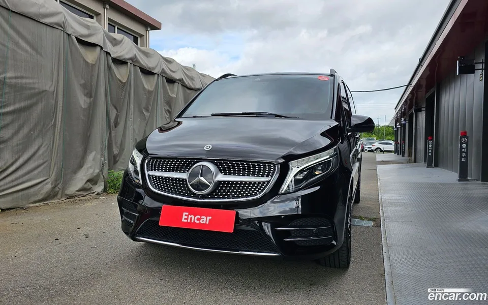 Mercedes-Benz V-Class V300 CDI 2023 — thumbnail 3