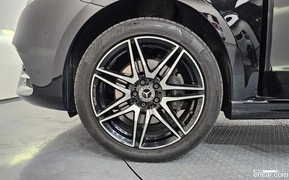 Mercedes-Benz V-Class V300 CDI 2023 — thumbnail 5