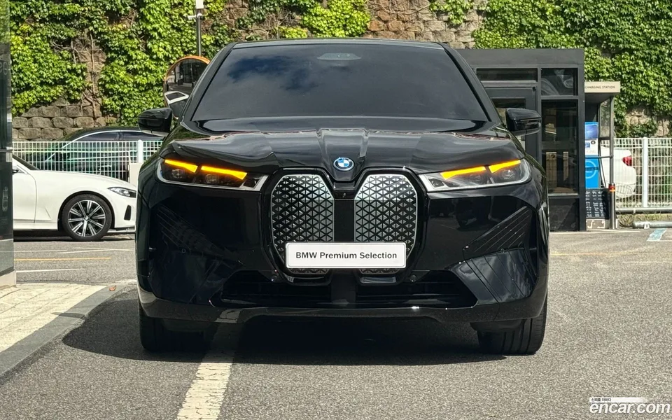 BMW iX xDrive50 2024 — thumbnail 3