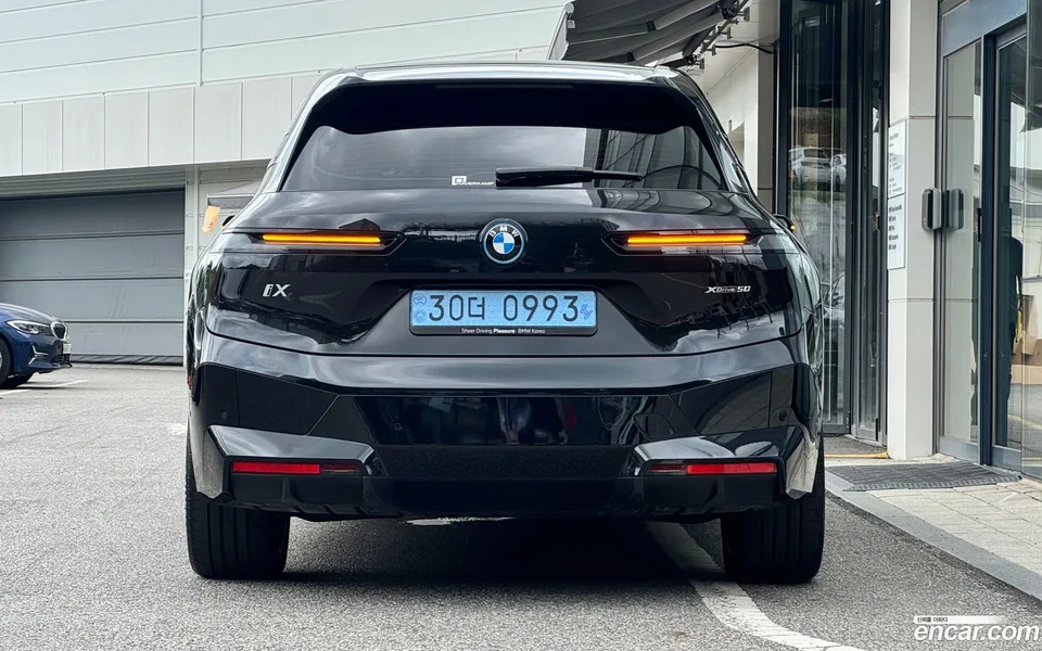 BMW iX xDrive50 2024 — thumbnail 4